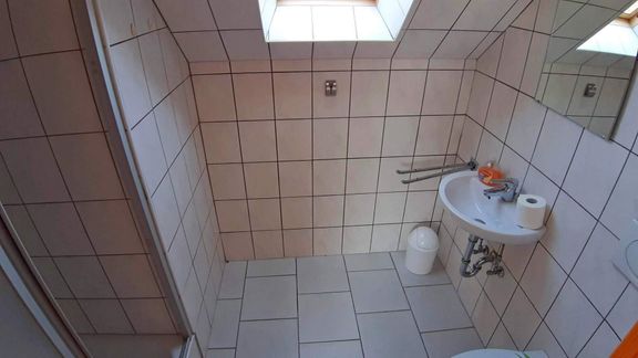 Kulturhaus Visquard innen Dusche Toilette